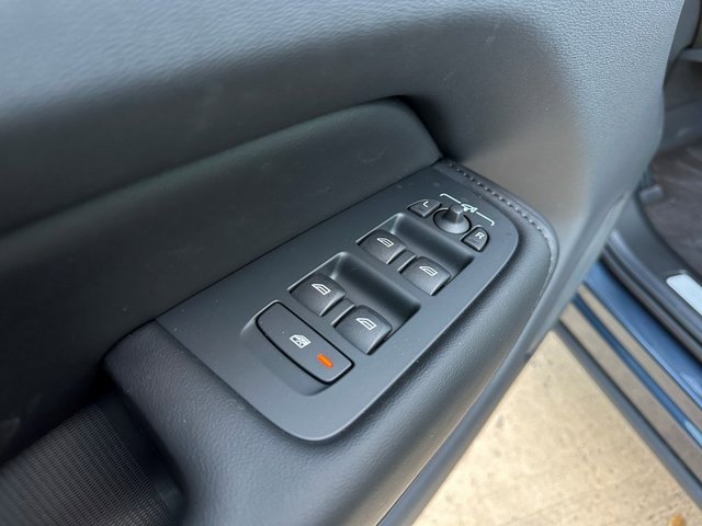 New 2025 Volvo XC60 T8 Core w/ Climate Package image 17