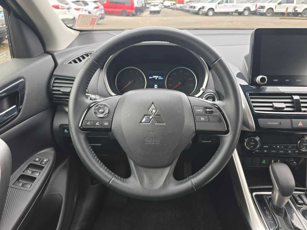 Used 2022 Mitsubishi Eclipse Cross SE image 11