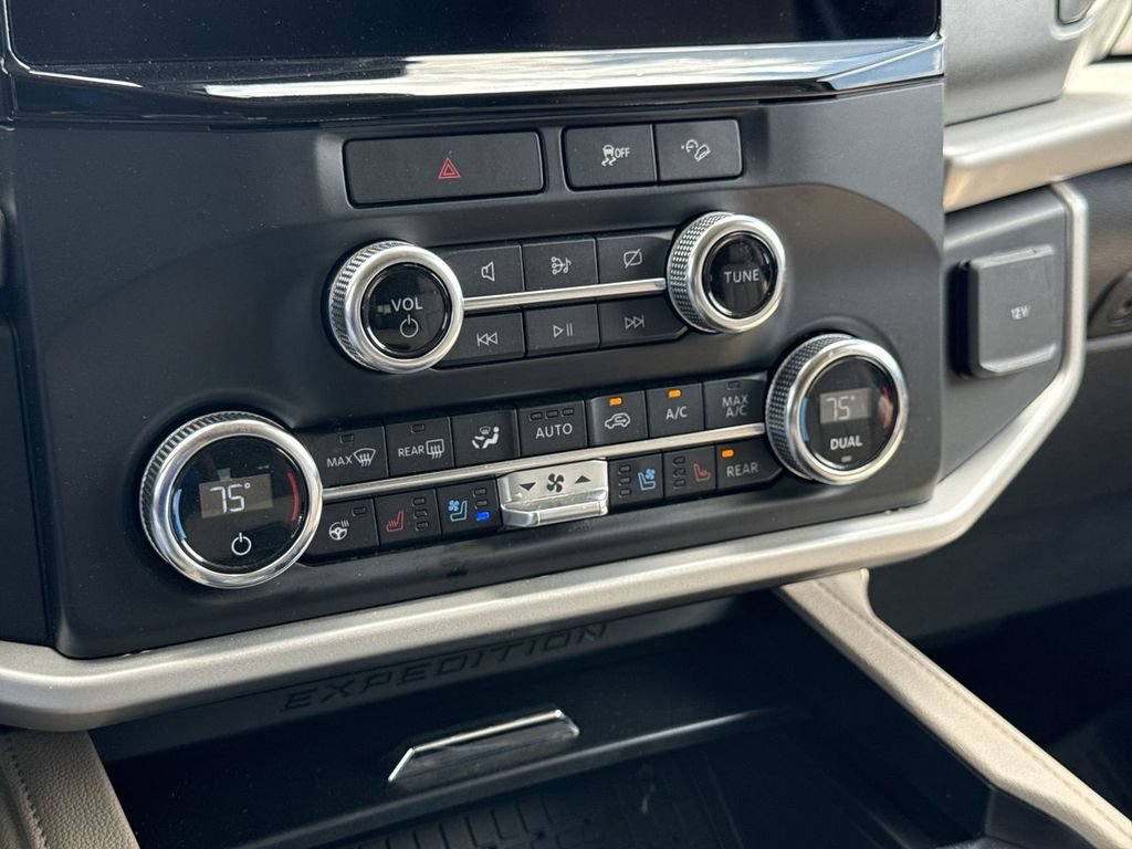 Used 2022 Ford Expedition Max XLT AWD/4WD image 32