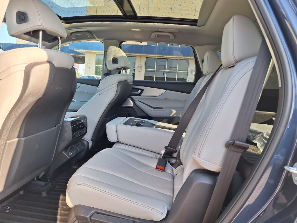 Certified 2026 Acura MDX w/ Technology Package FWD image 10