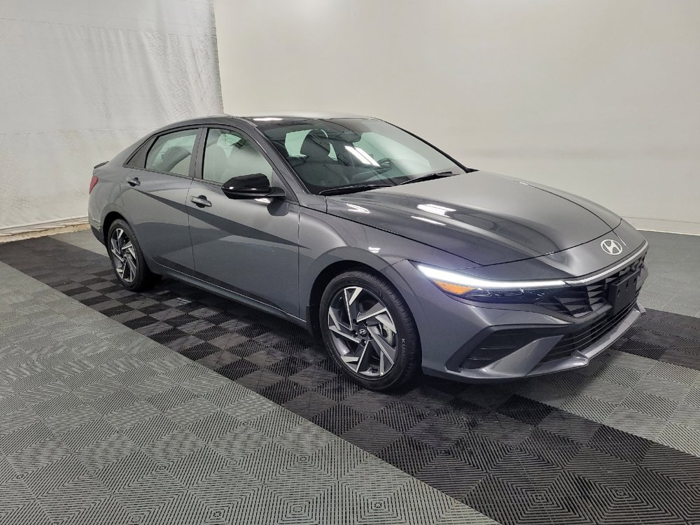 Used 2025 Hyundai Elantra Sport FWD image 11