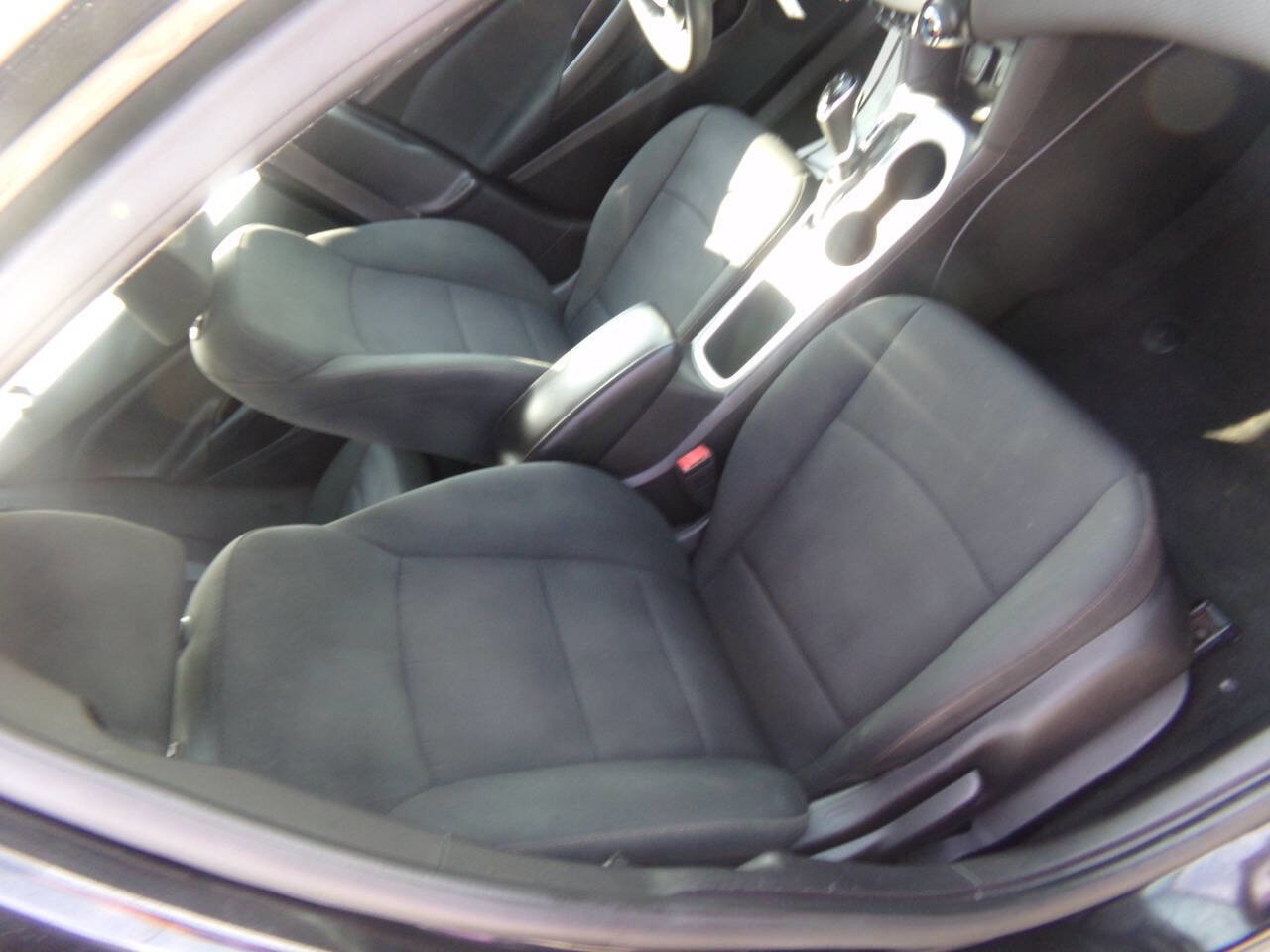 Used 2017 Chevrolet Cruze LS image 25