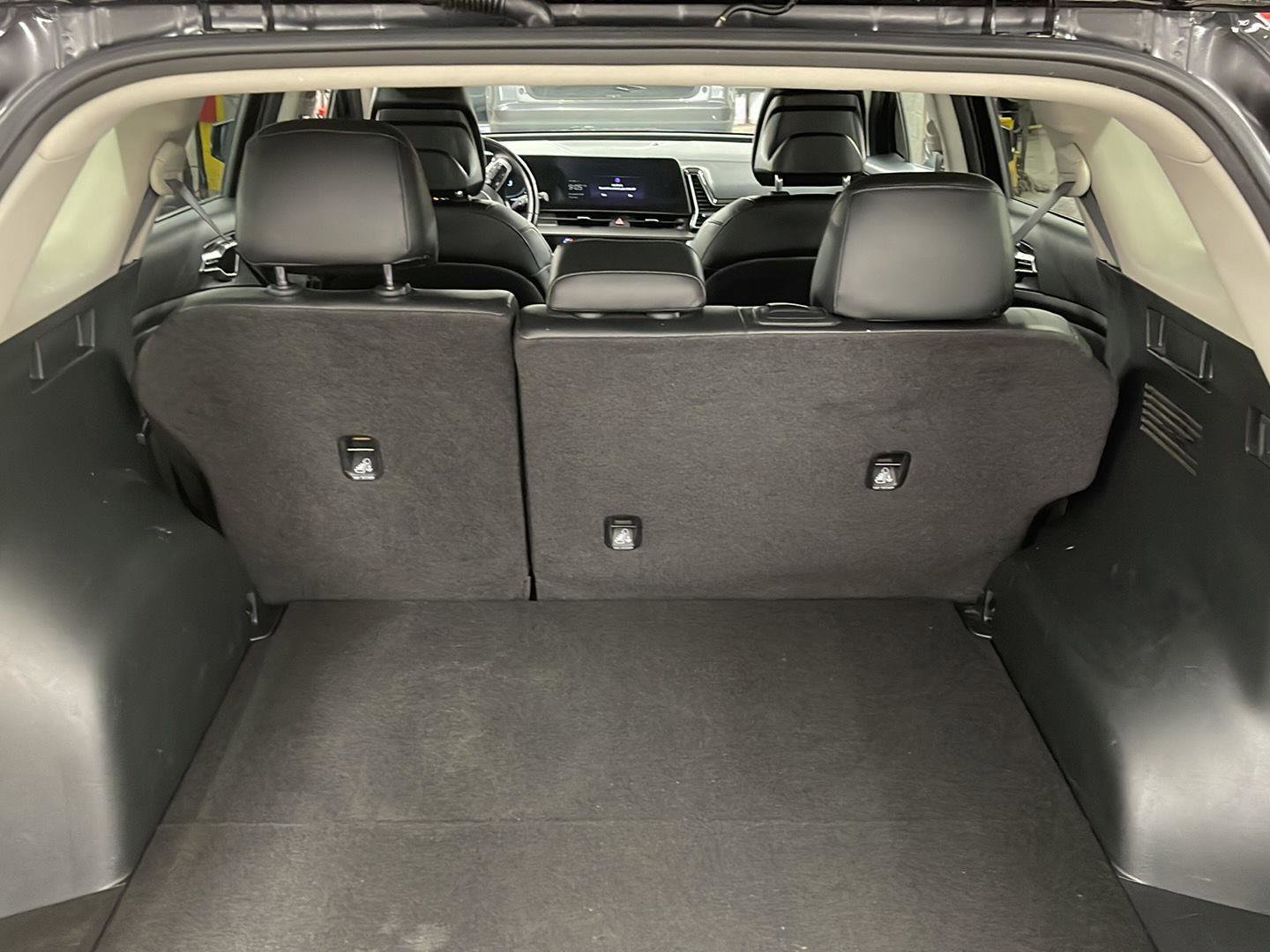 Used 2023 Kia Sportage EX image 20