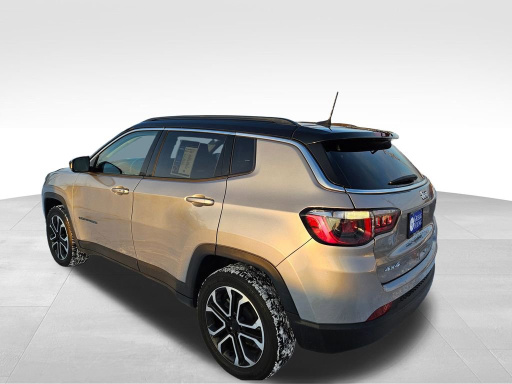 Used 2022 Jeep Compass Limited image 9