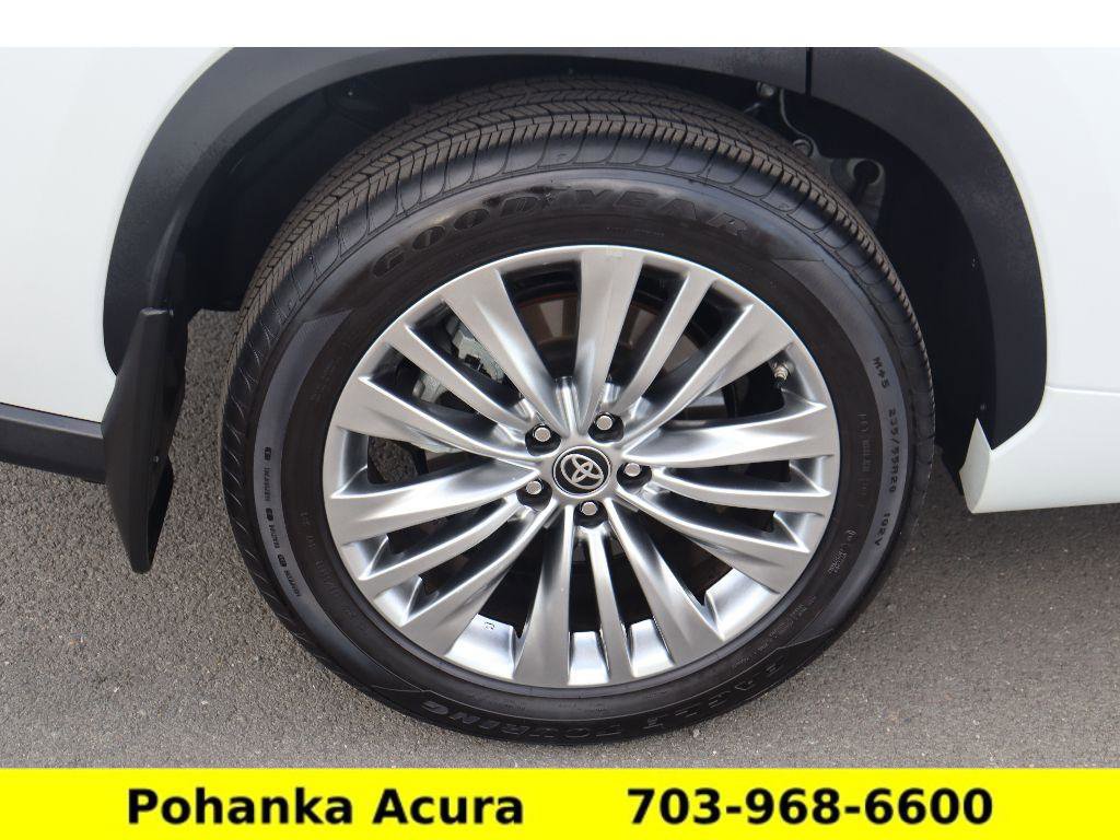 Used 2025 Toyota Highlander Platinum AWD/4WD image 38