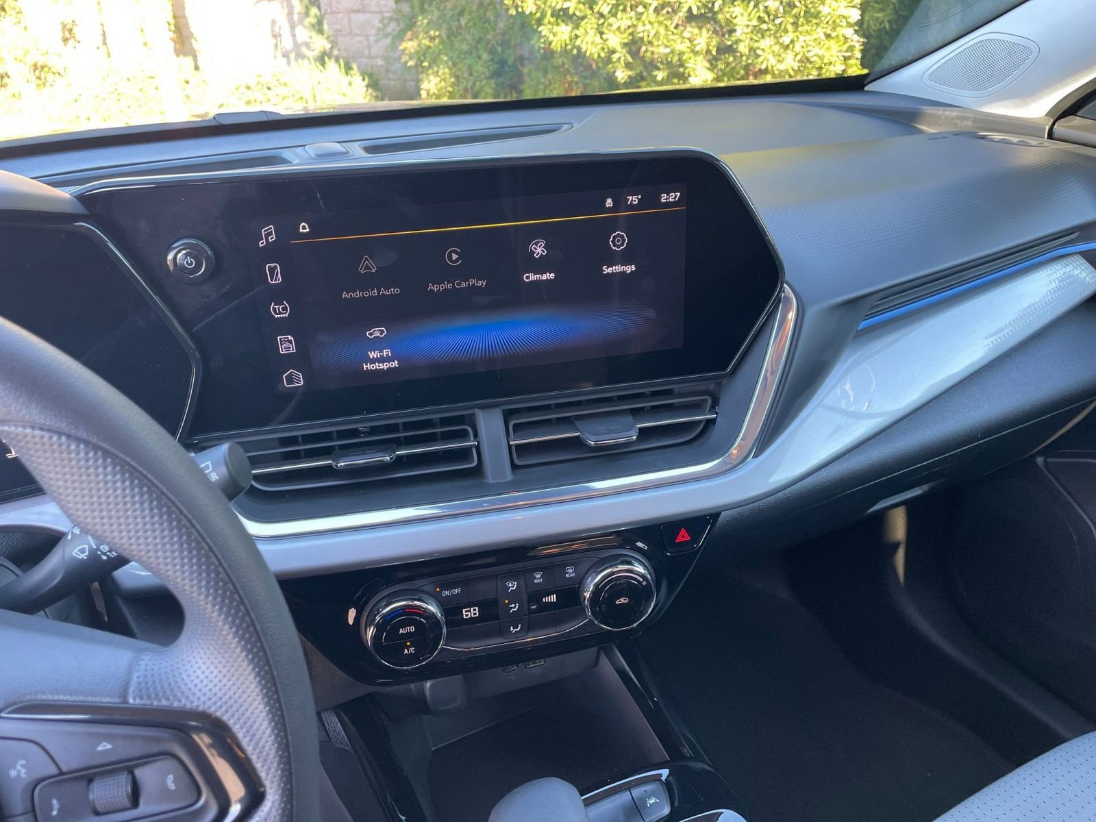 Used 2025 Chevrolet Trax LT image 18