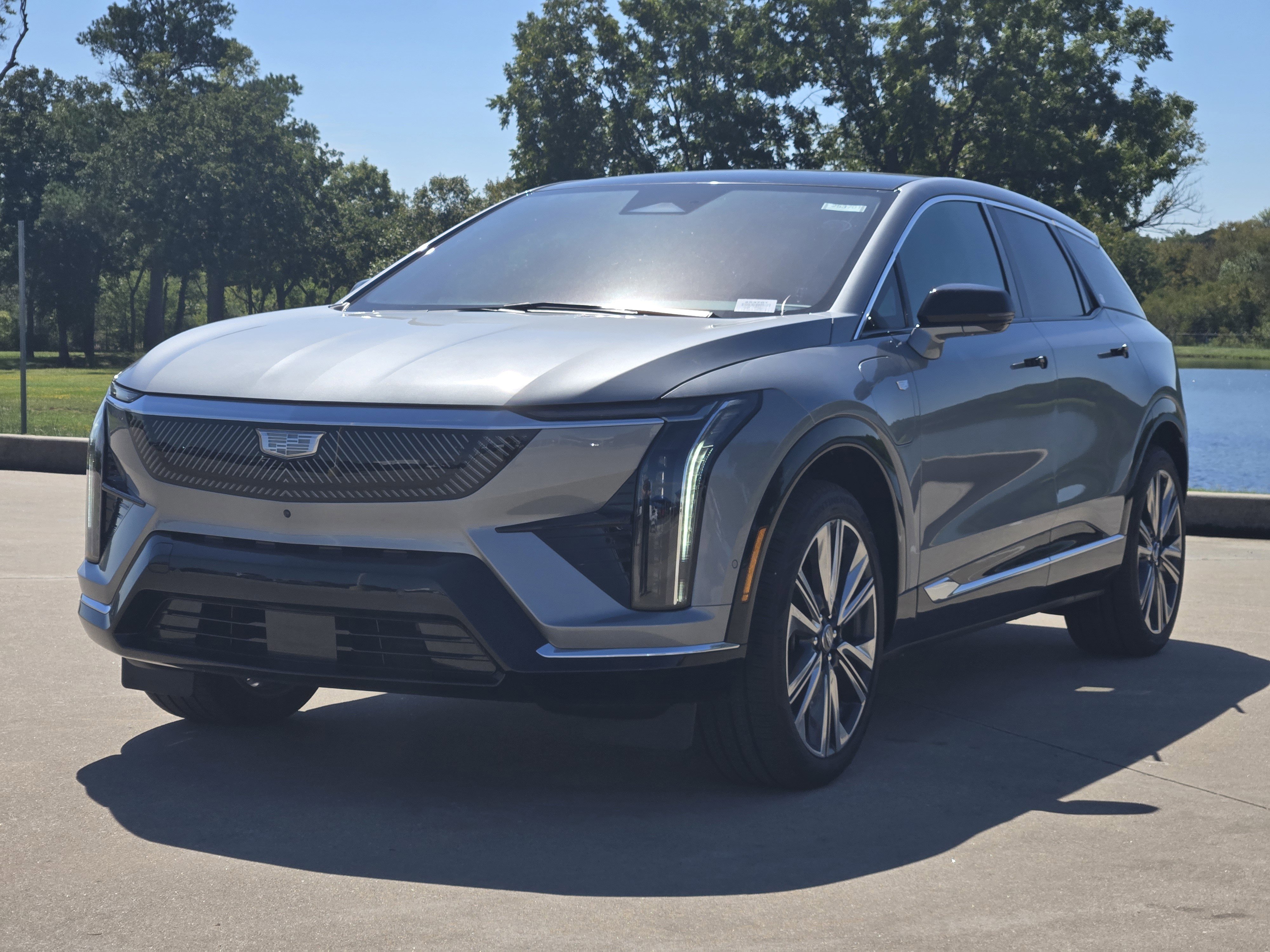 New 2025 Cadillac Optiq Luxury 2 image 2