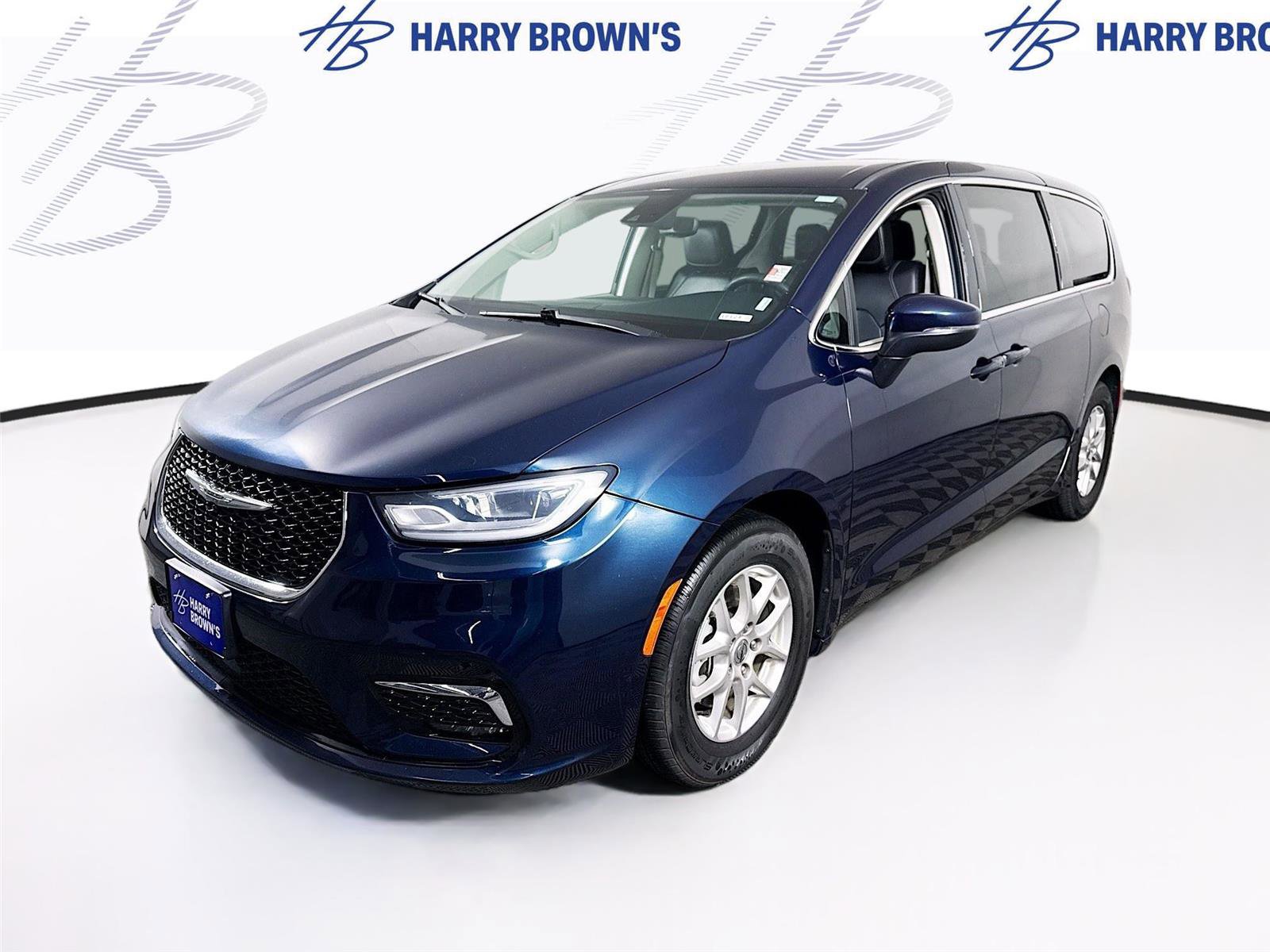 Used 2023 Chrysler Pacifica Touring-L FWD image 1