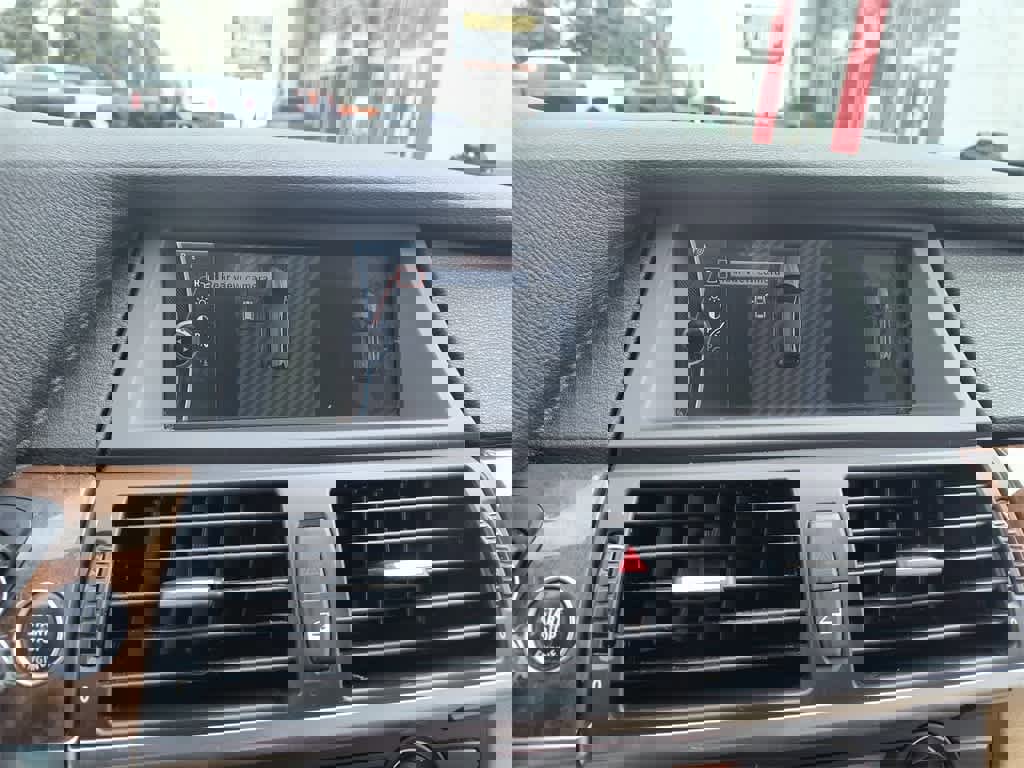 Used 2010 BMW X5 xDrive35d image 17