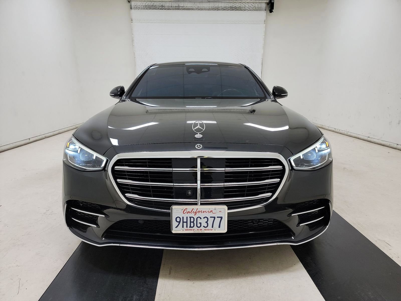 Used 2023 Mercedes-Benz S 580e 4MATIC Sedan w/ AMG Line image 2