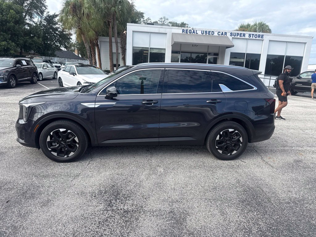 Used 2025 Kia Sorento S FWD image 4