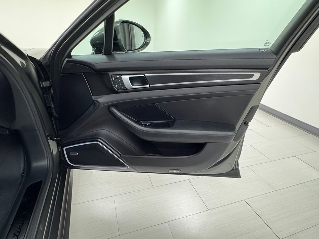 Used 2023 Porsche Panamera 4 Platinum Edition image 13