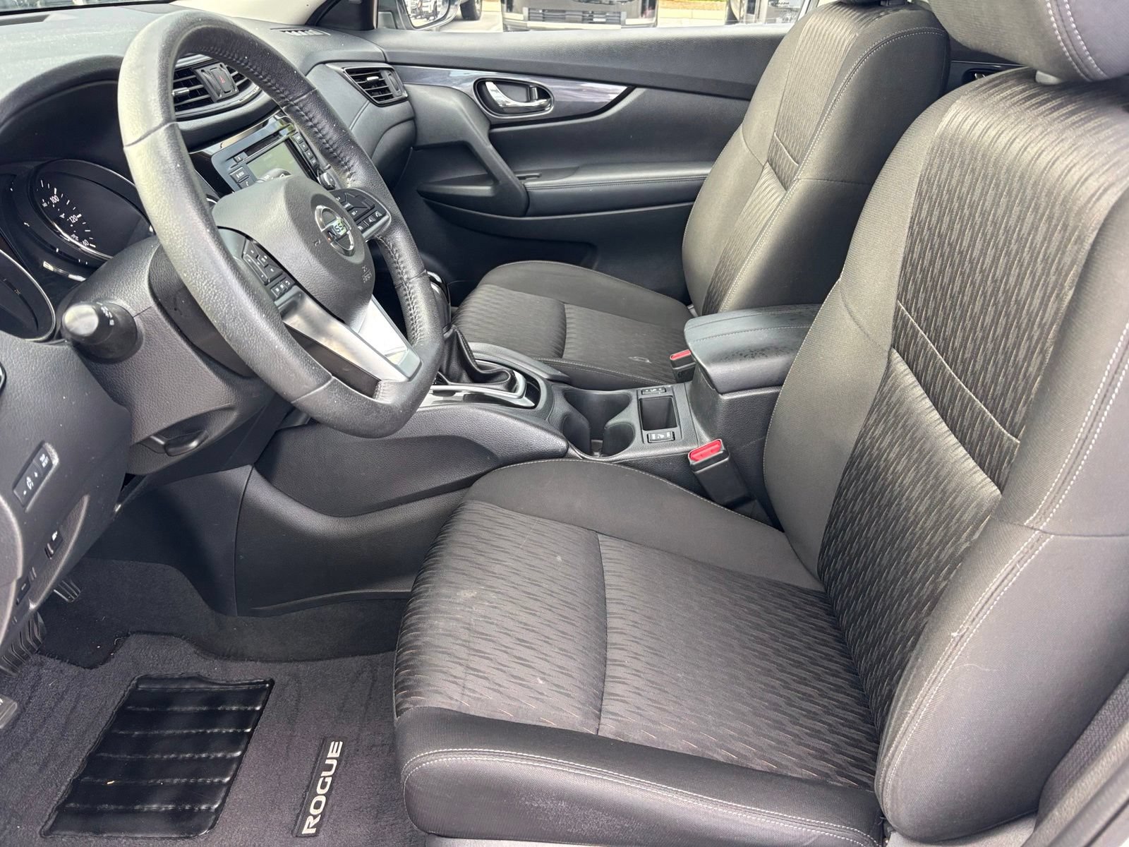 Used 2020 Nissan Rogue SV FWD image 14