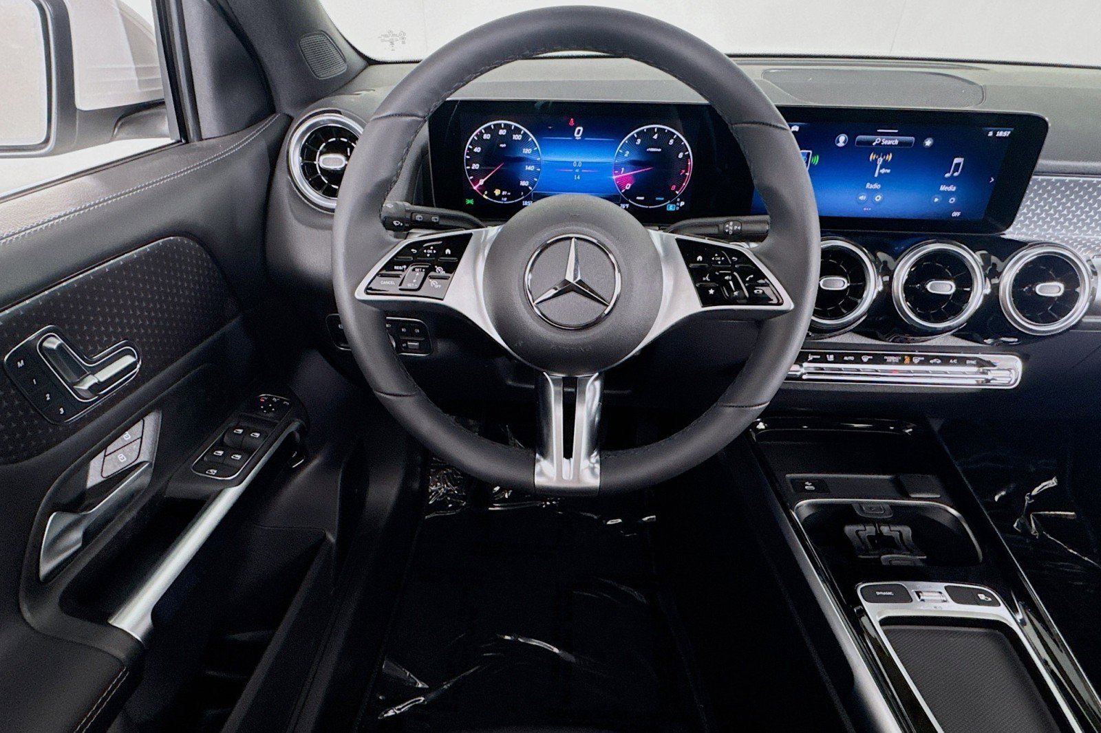 New 2026 Mercedes-Benz GLB 250 image 4