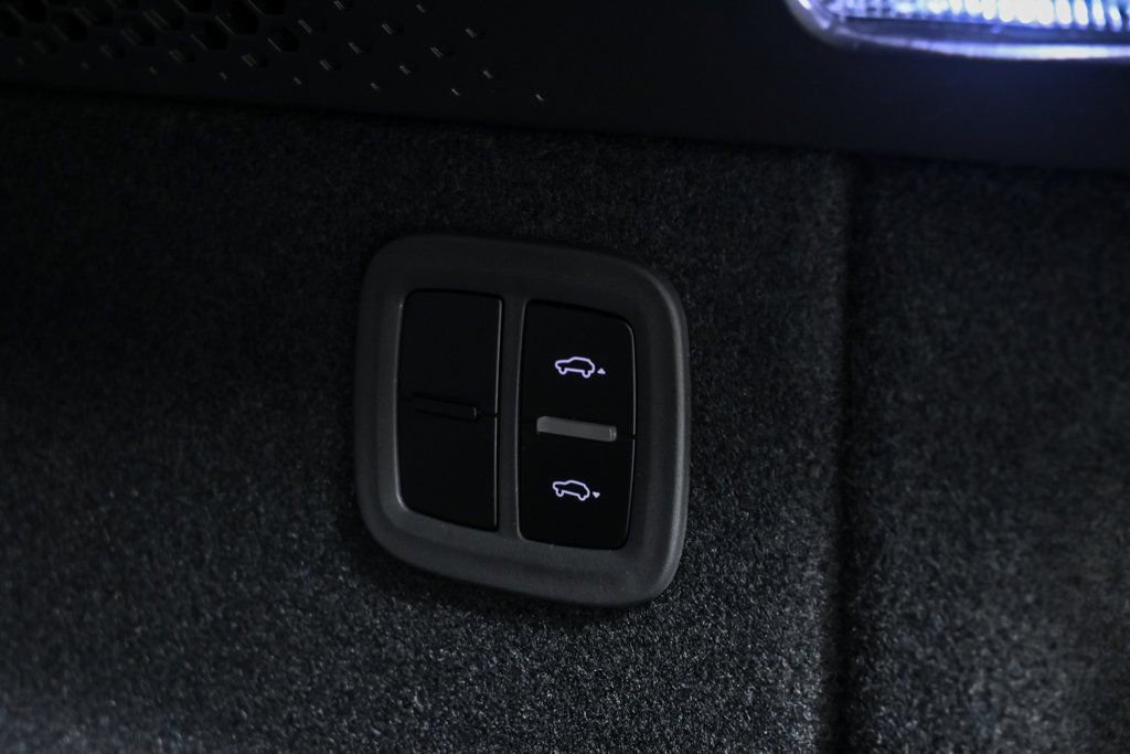 New 2025 Porsche Macan Turbo Electric image 33