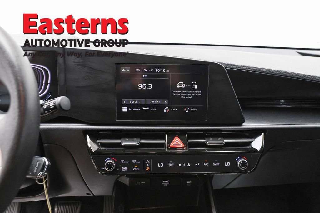 Used 2025 Kia Niro LX FWD image 11