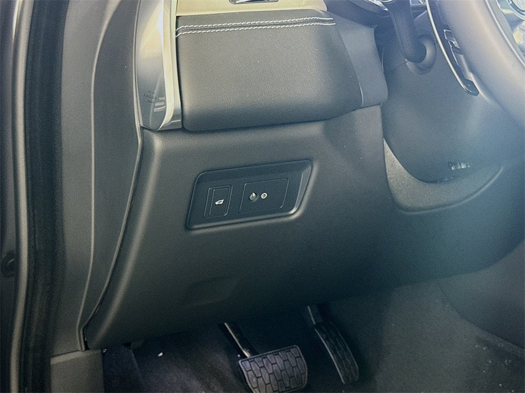 New 2026 Jaguar F-PACE R-Dynamic S image 10