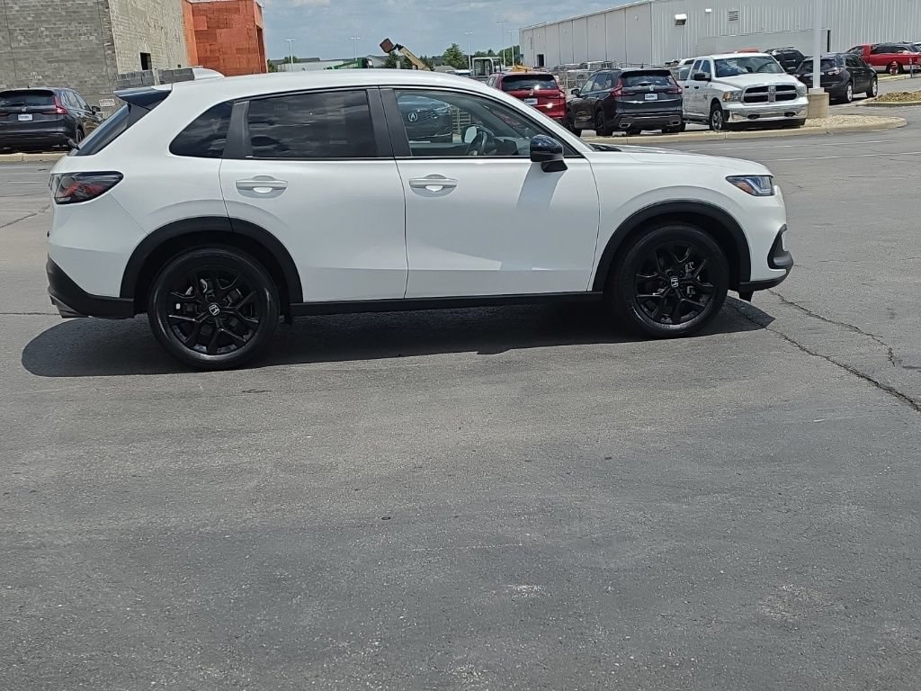 Used 2025 Honda HR-V Sport image 11