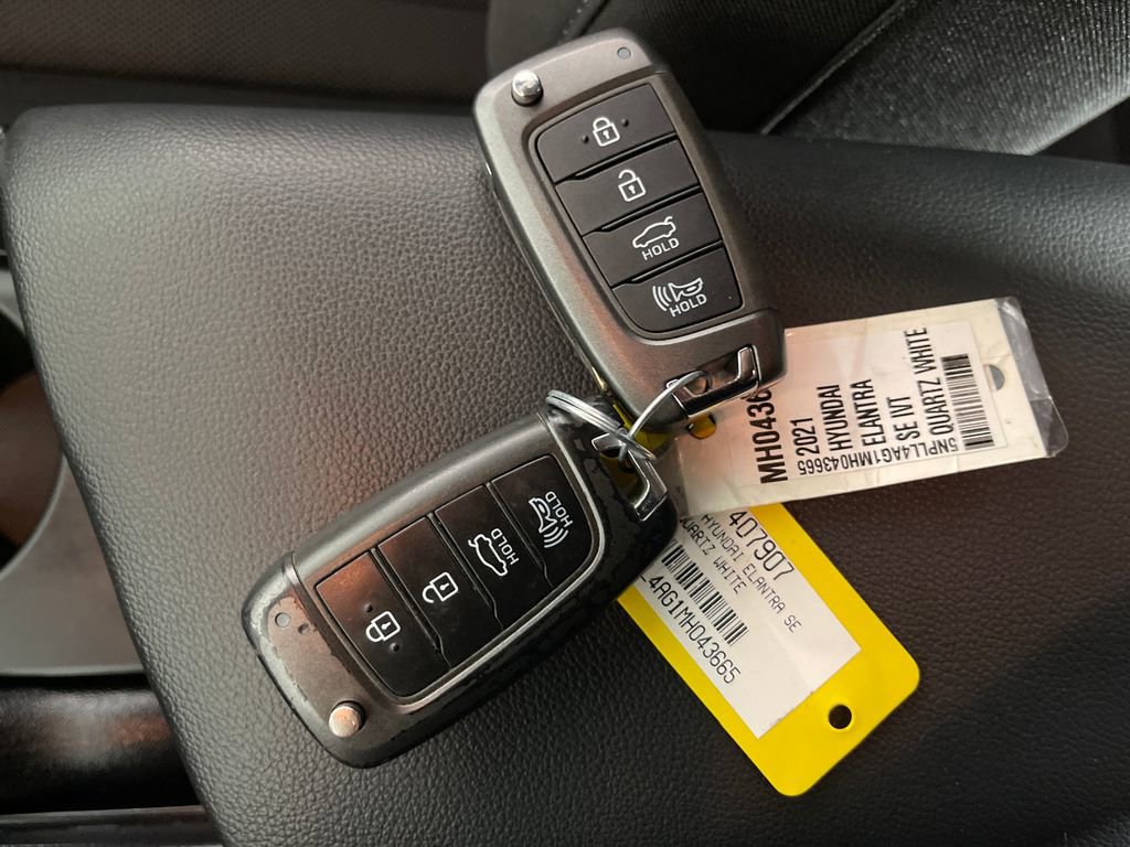 Used 2021 Hyundai Elantra SE FWD image 26