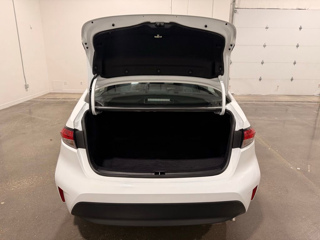 Used 2024 Toyota Corolla LE image 9