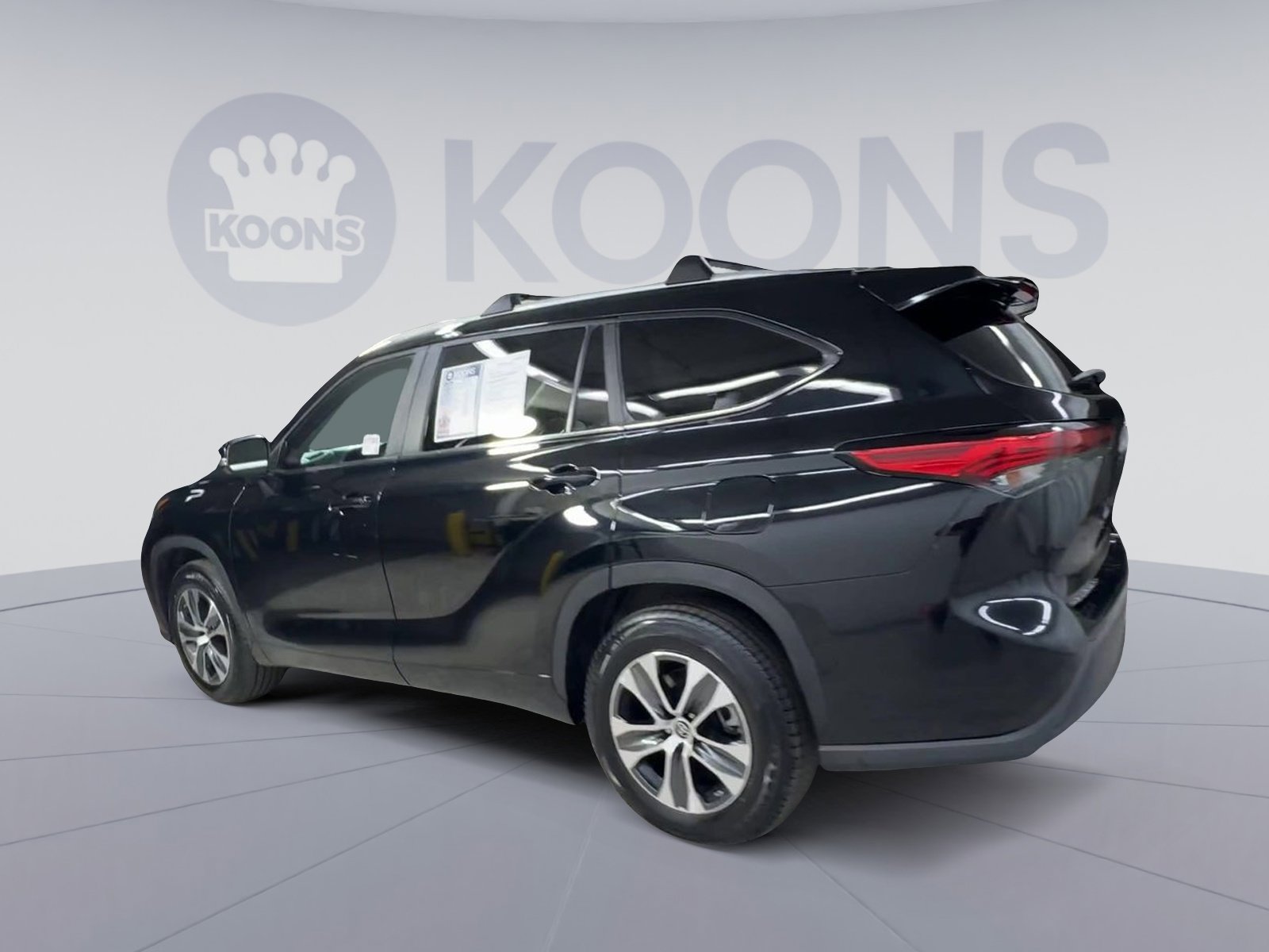 Used 2023 Toyota Highlander XLE FWD image 8