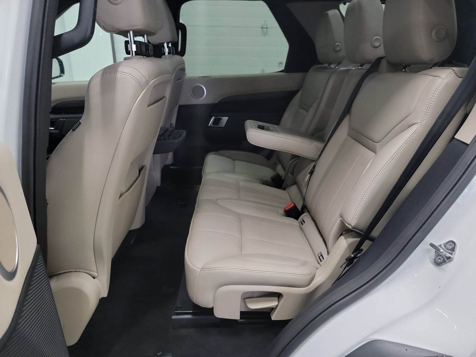 Used 2019 Land Rover Discovery HSE AWD/4WD image 28