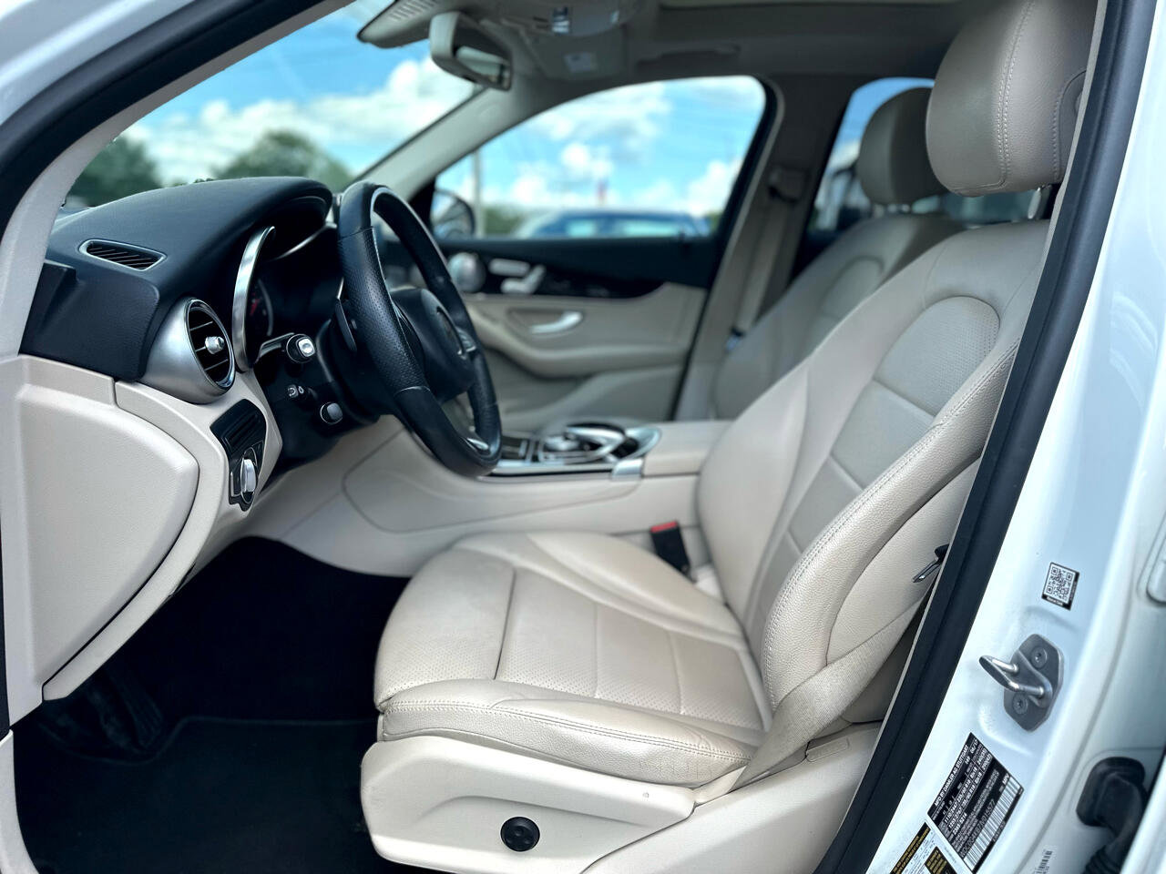 Used 2018 Mercedes-Benz GLC 300 4MATIC image 11