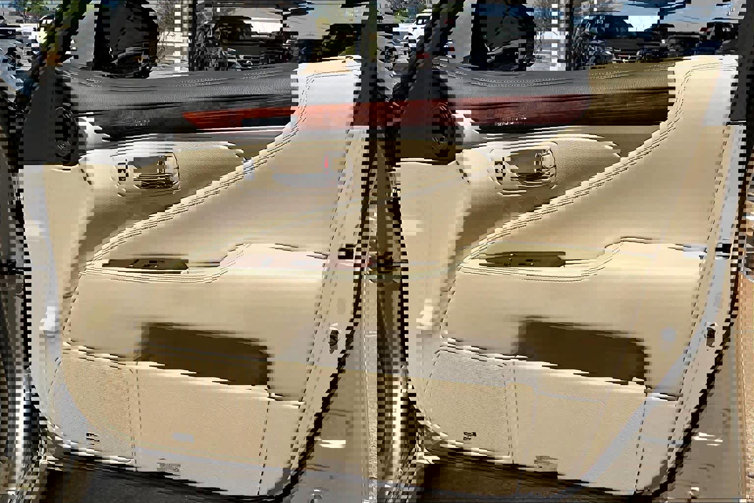 Used 2015 Lexus LS 460 w/ Comfort Package image 25