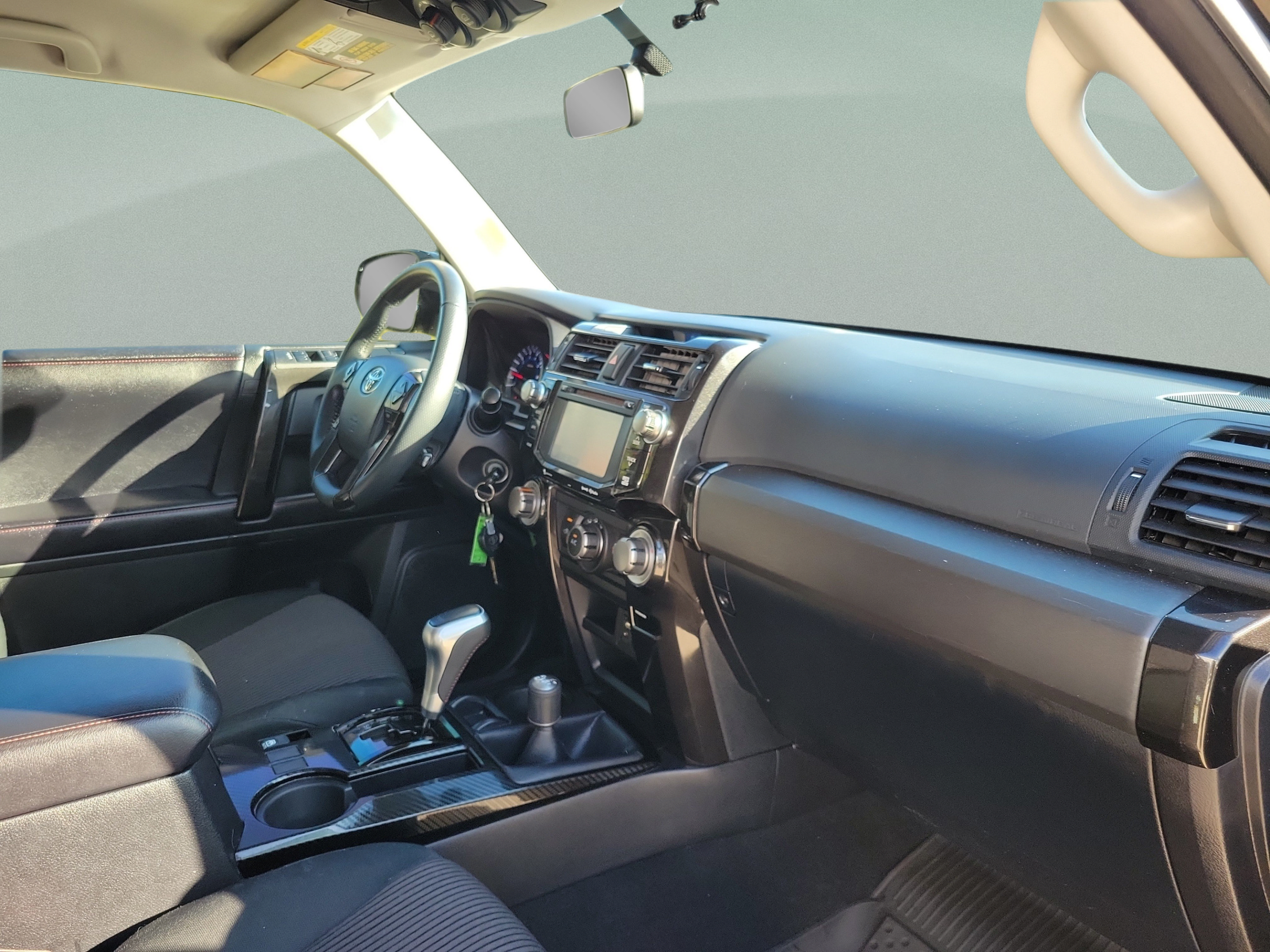 Used 2017 Toyota 4Runner TRD Off-Road AWD/4WD image 32