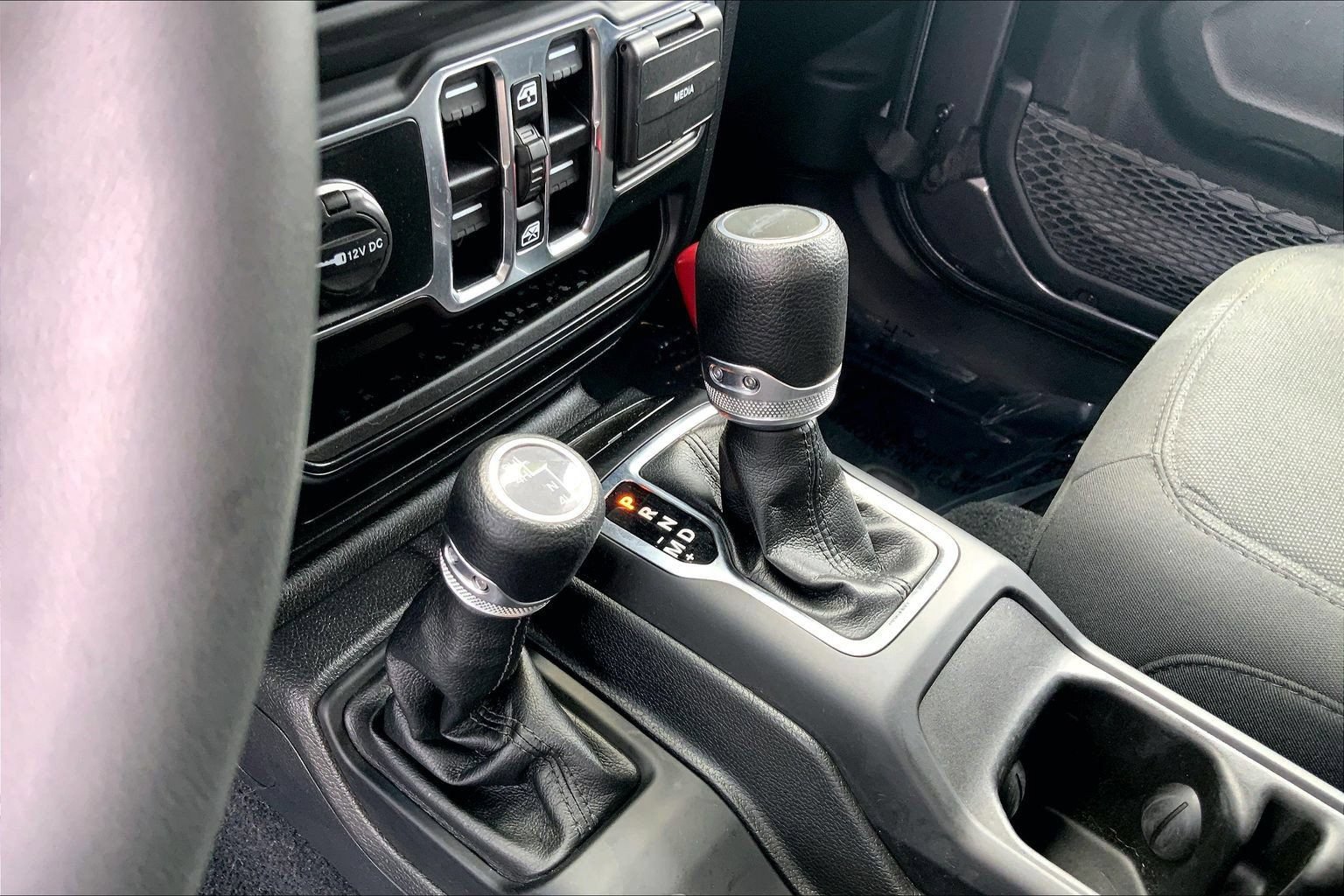 Certified 2023 Jeep Gladiator Sport AWD/4WD image 11