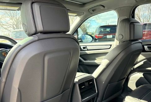 Used 2019 Porsche Cayenne S image 19