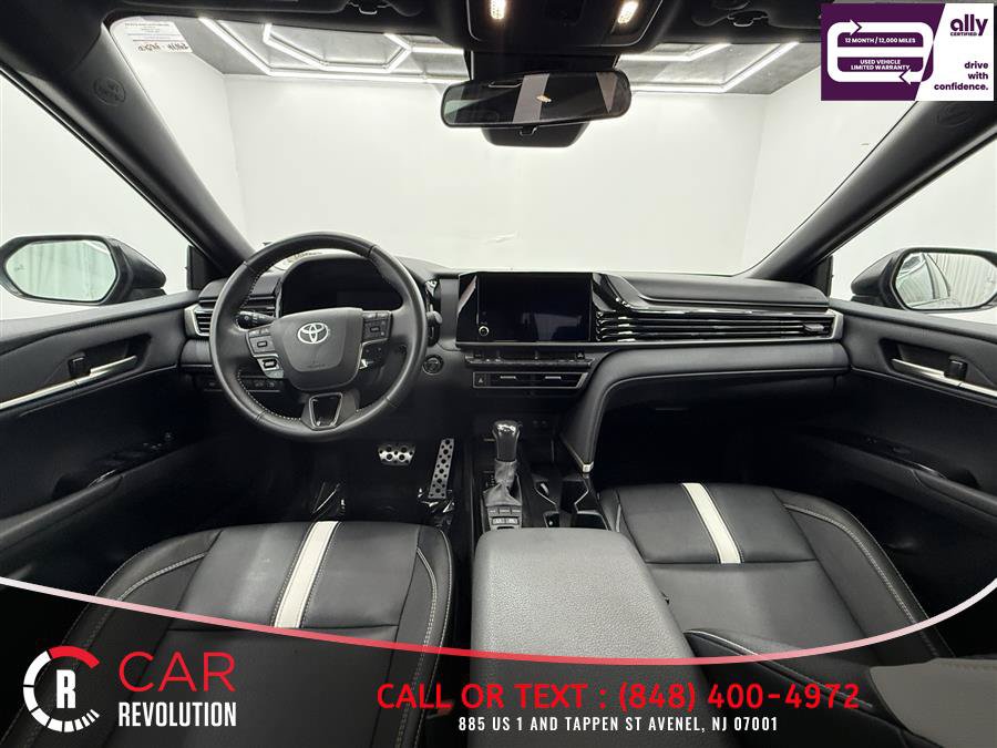 Used 2025 Toyota Camry SE FWD image 9