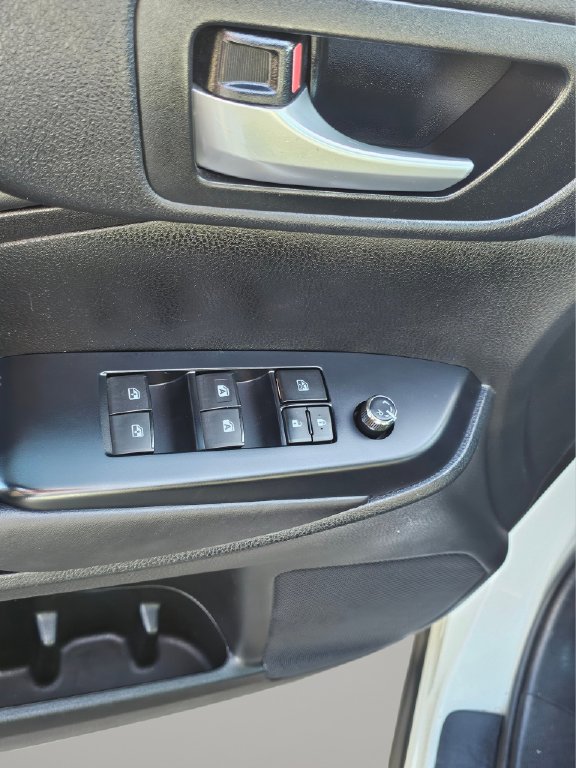 Used 2017 Toyota Highlander SE image 30