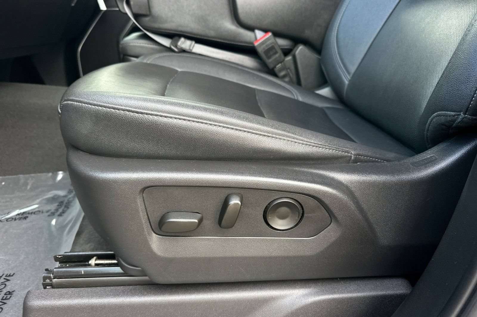 Used 2025 GMC Sierra 1500 SLT AWD/4WD image 13