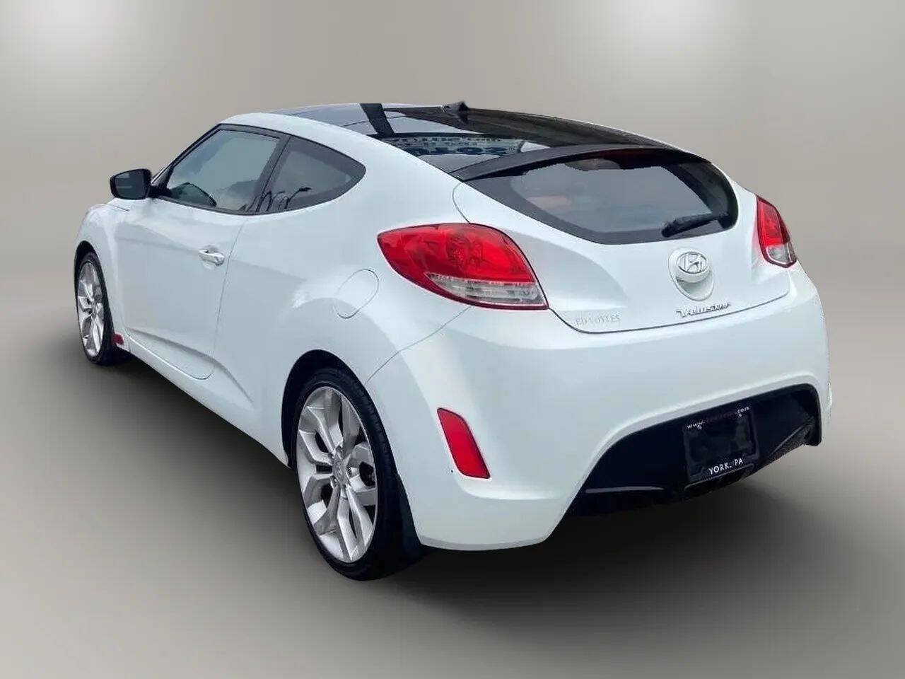 Used 2012 Hyundai Veloster w/ Style Pkg FWD image 4