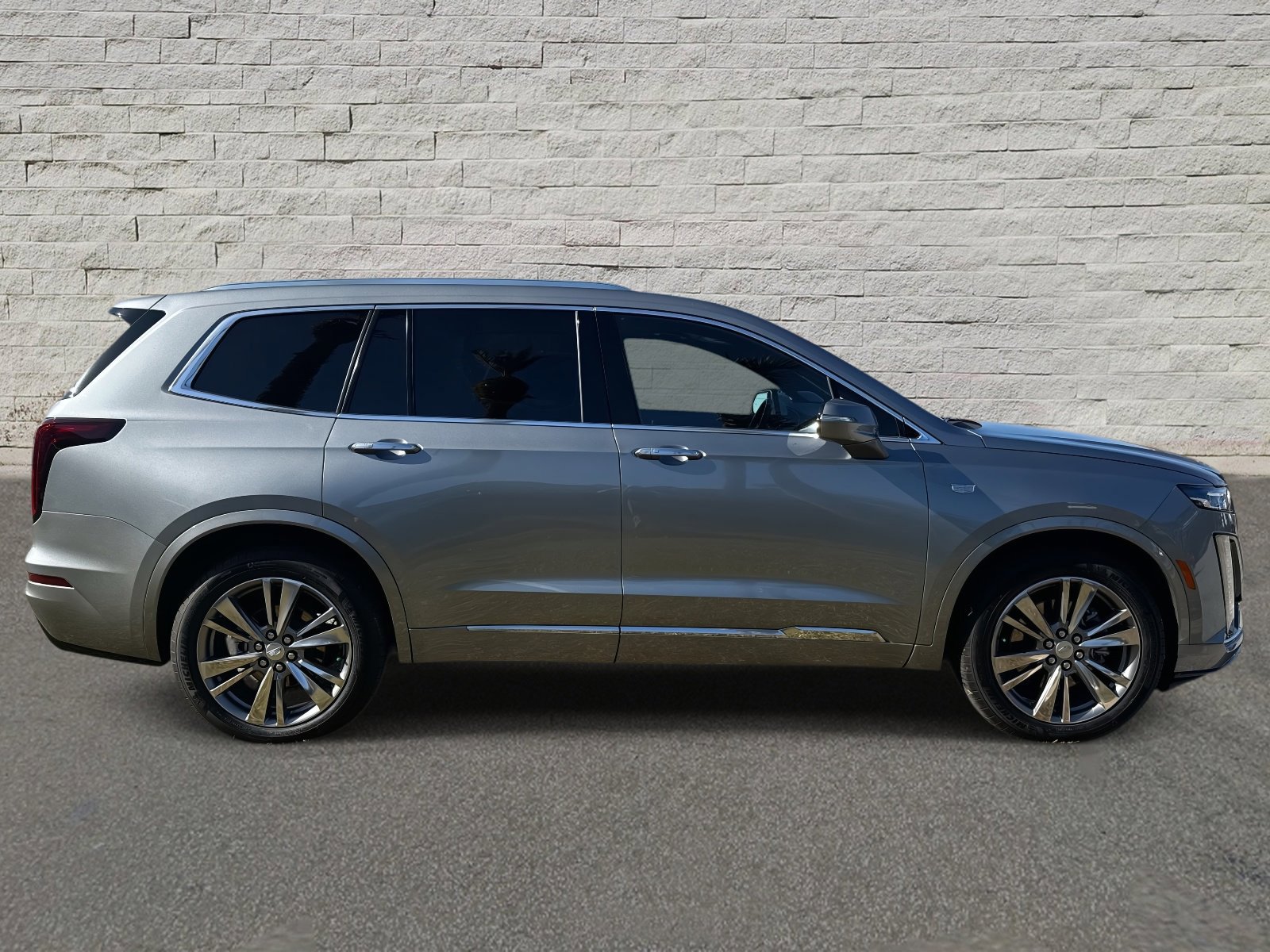 Certified 2025 Cadillac XT6 Premium Luxury image 6