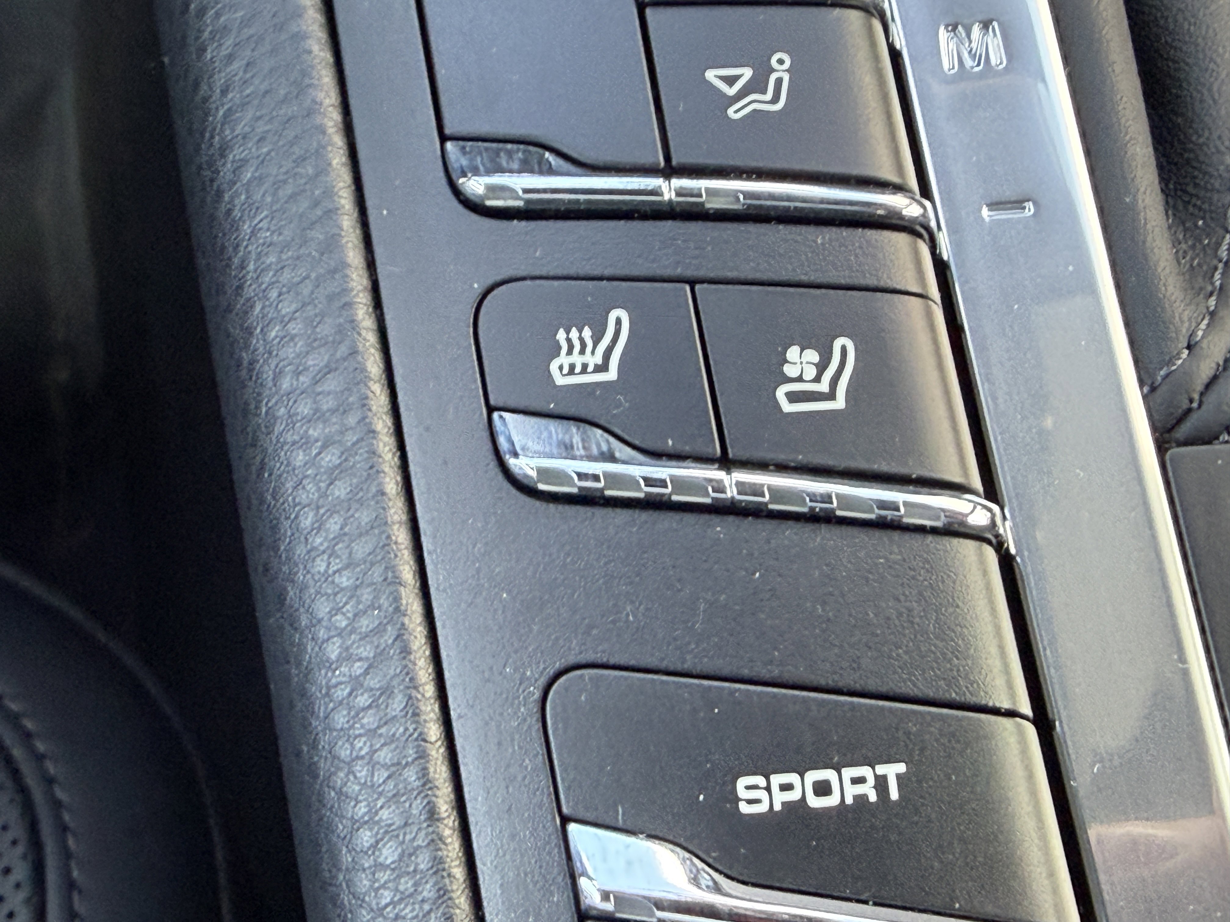 Certified 2015 Porsche Macan S image 28