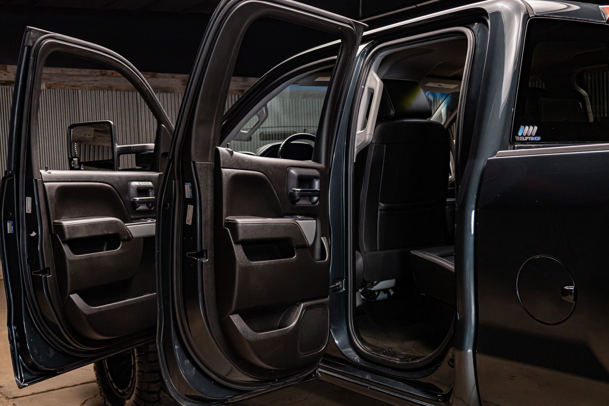 Used 2018 Chevrolet Silverado 1500 LTZ Z71 w/ LTZ Plus Package image 29