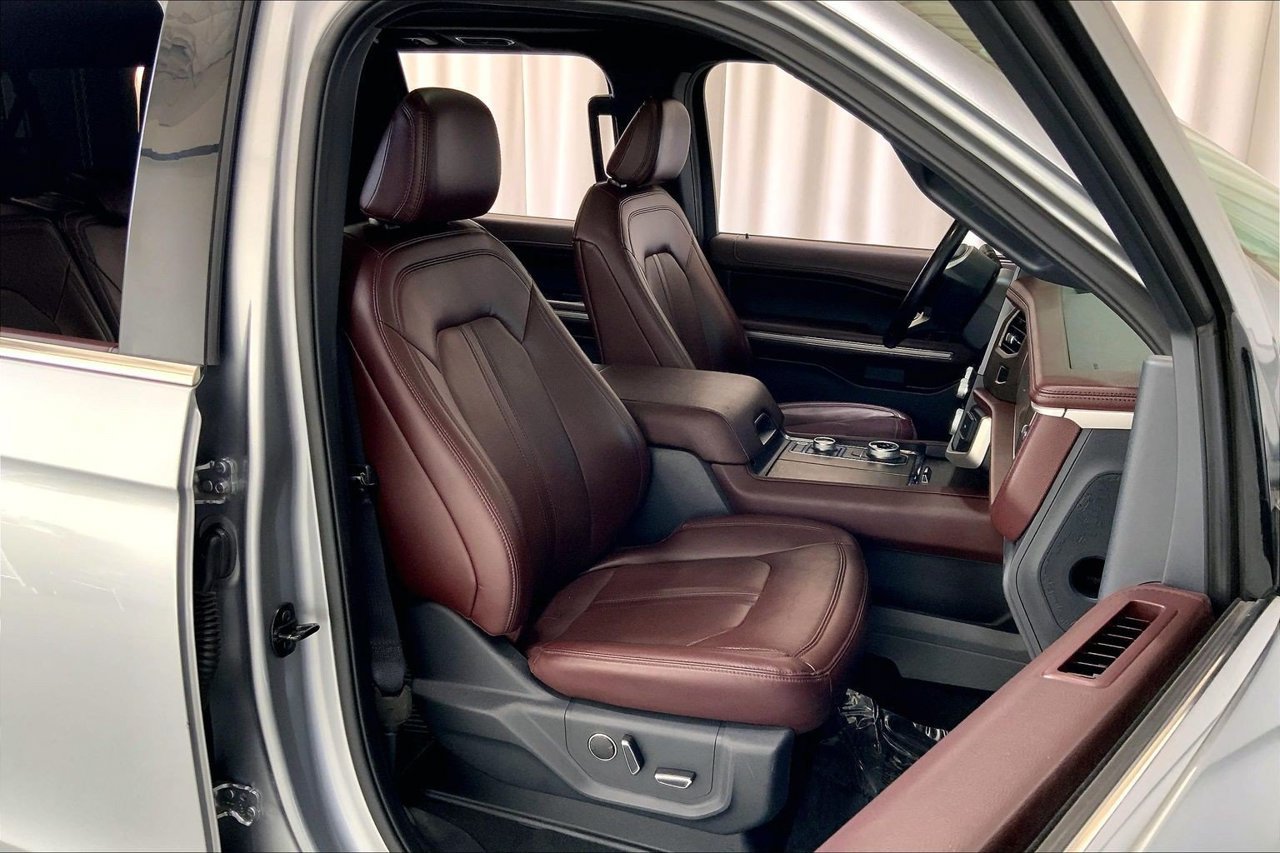 Used 2023 Ford Expedition Max Limited AWD/4WD image 6