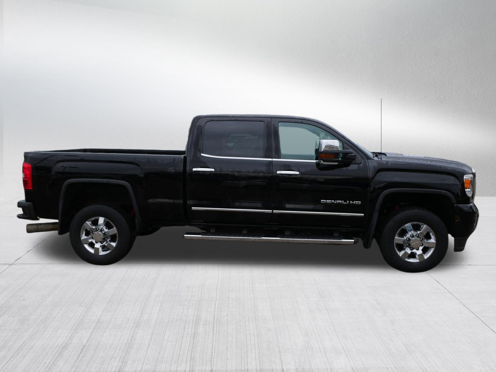 Used 2015 GMC Sierra 3500 Denali w/ Duramax Plus Package image 8