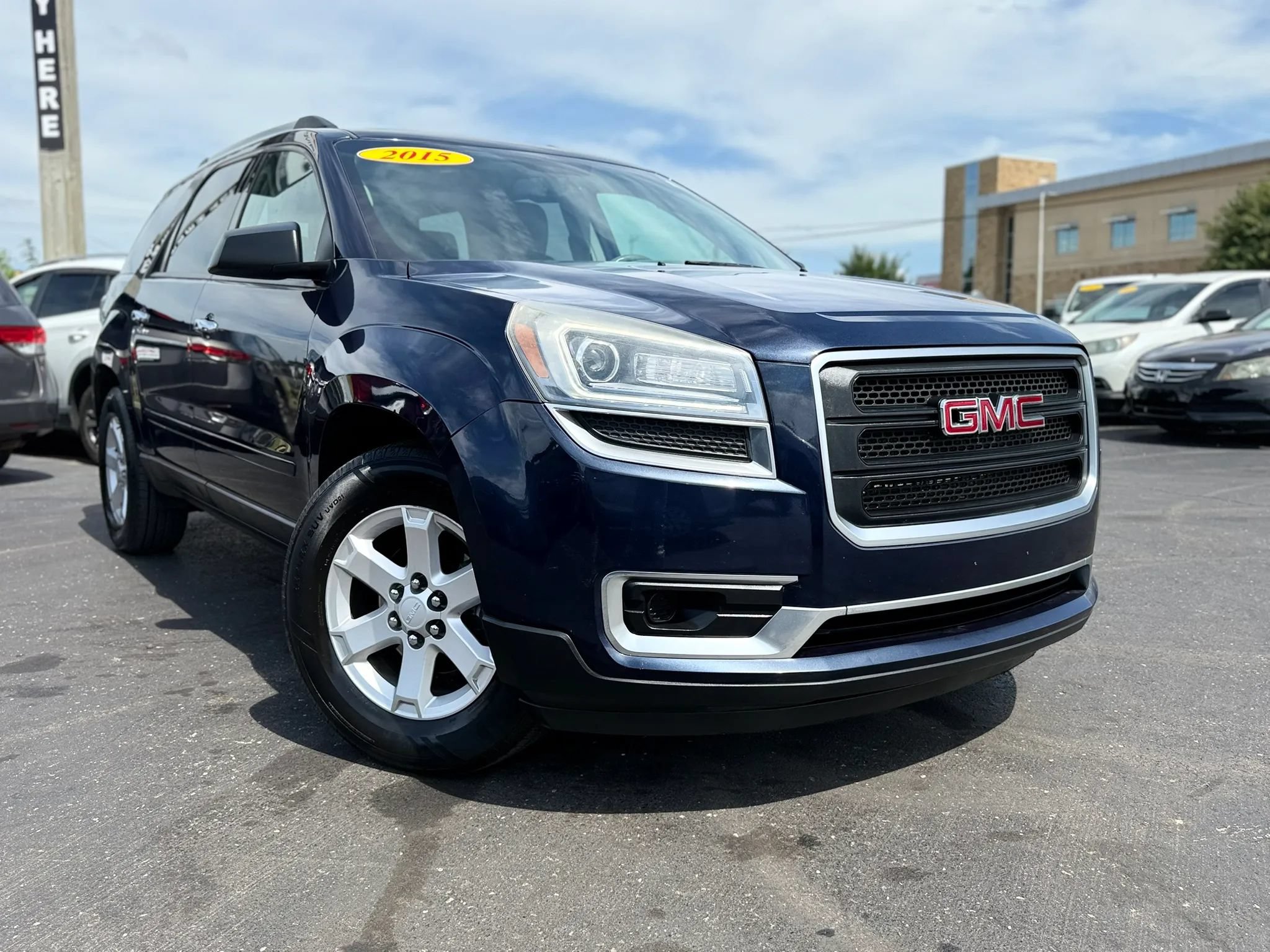 Used 2015 GMC Acadia SLE AWD/4WD image 2