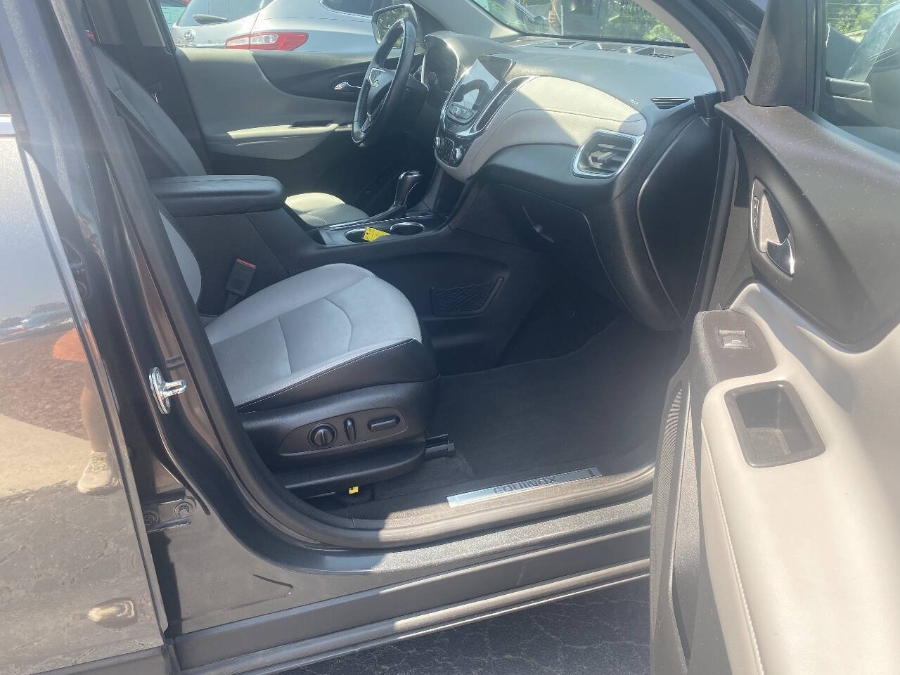 Used 2018 Chevrolet Equinox Premier AWD/4WD image 12