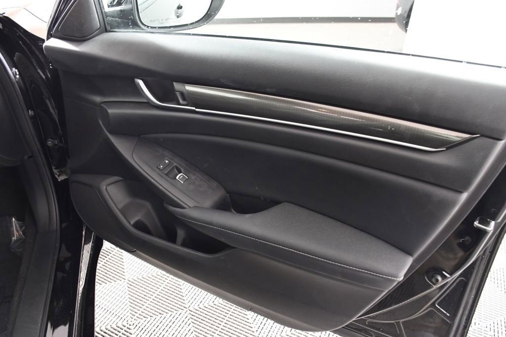 Used 2018 Honda Accord Sport image 18