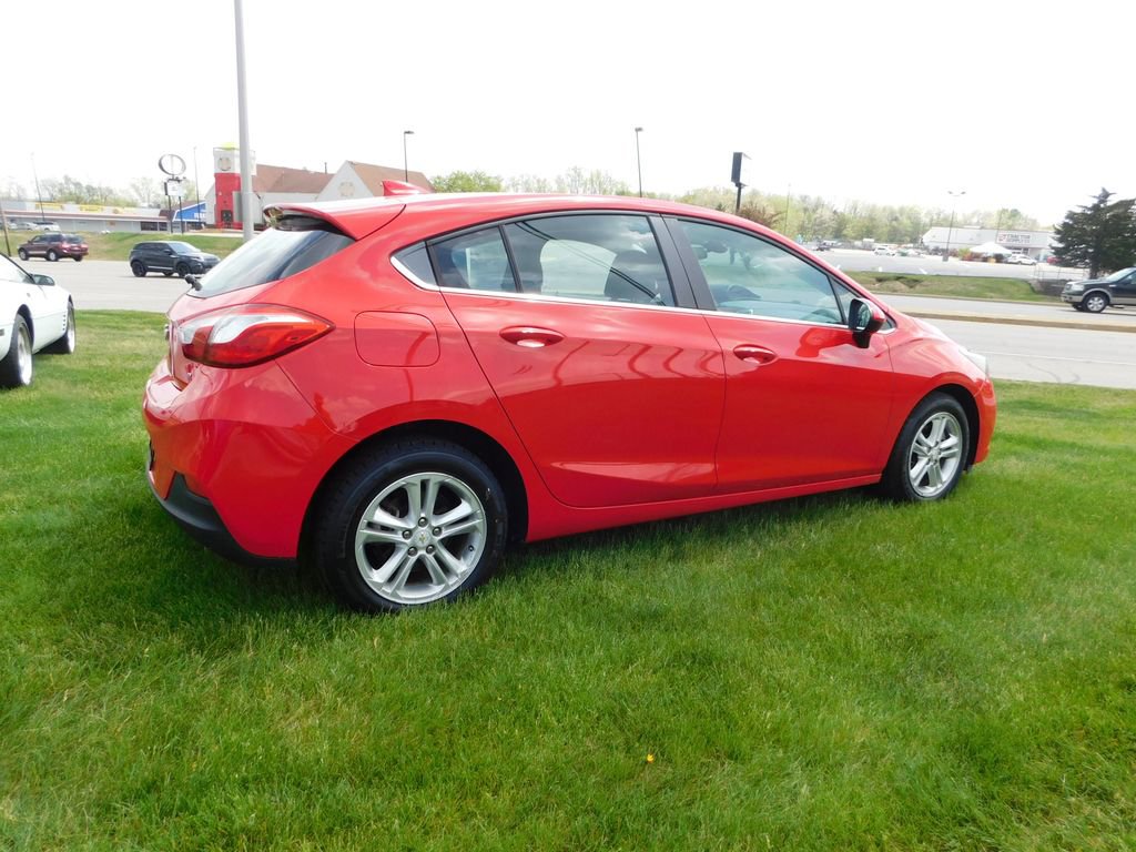 Used 2017 Chevrolet Cruze LT w/ Convenience Package FWD image 3