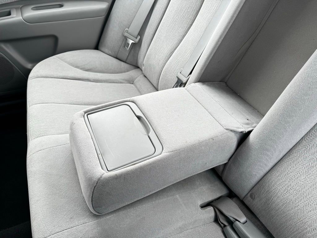 Used 2010 Kia Optima LX image 9