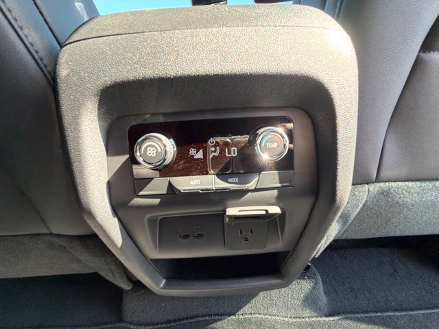 New 2027 Chevrolet Traverse Z71 w/ Driver Confidence Package AWD/4WD image 39