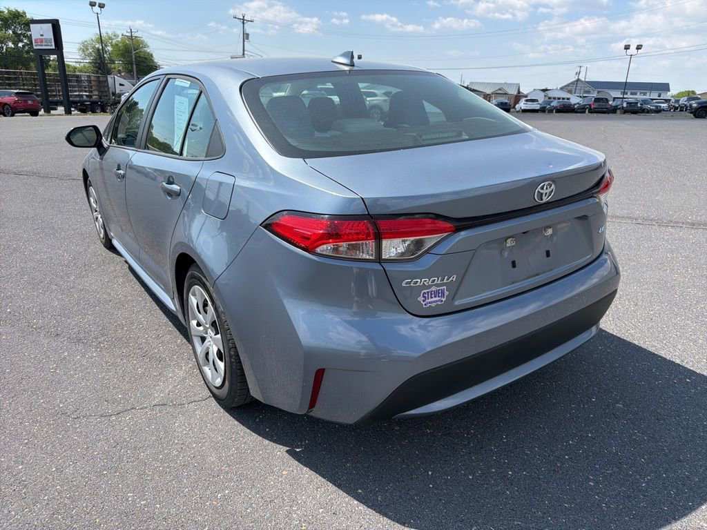 Used 2021 Toyota Corolla LE FWD image 3
