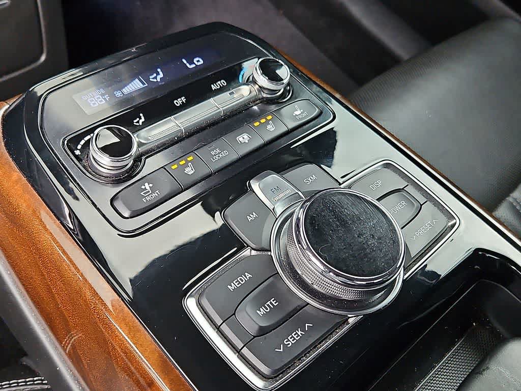 Used 2018 Genesis G90 3.3T Premium AWD/4WD image 28