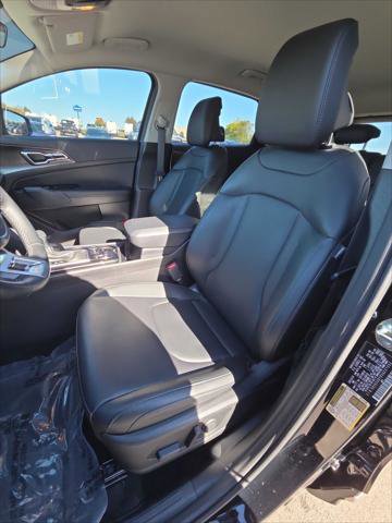Used 2025 Kia Sportage EX image 16