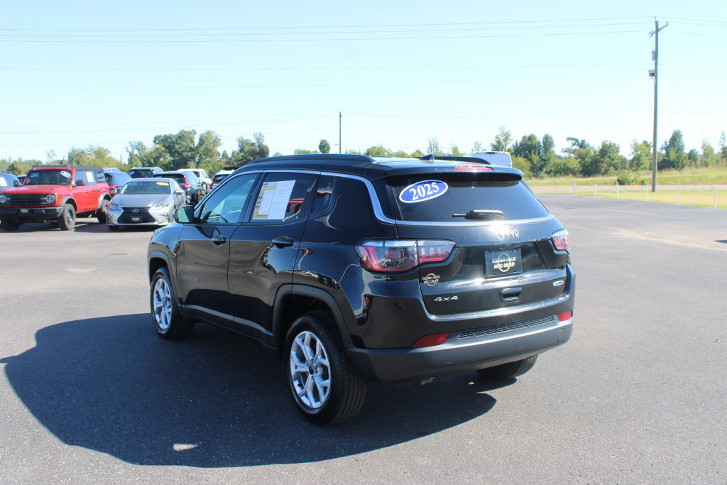 Used 2025 Jeep Compass Latitude AWD/4WD image 7